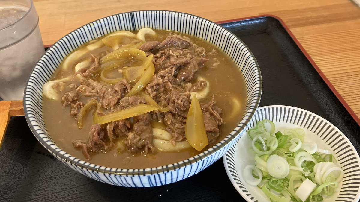 n_whites's tweet photo. 今年も恒例冷やしカレー始まりましたー
ピリッとスパイシーな程良い辛さにイリコのスープでさっぱりと！
甘めなたっぷり牛肉がまあ旨し！
そして極太剛麺が食べ応え満点💯
冷たいのに後半じわっと汗滲ませ完飲完食！
今年も腹パン大満足♪
しかし今日はまた暑いねー🥵

#さぬきうどん穂乃香@阪神出屋敷 https://t.co/285Bspf452