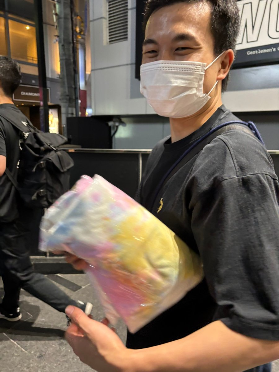 damason0801's tweet photo. 朝の犬の散歩終わらせた僕こんな暑いのに野外とか行ったらぶっ倒れると気づいた賢いね(これは特典会ぶん回せてご満悦なこてつとちらっとやなぎー) https://t.co/LrS4xBt1We