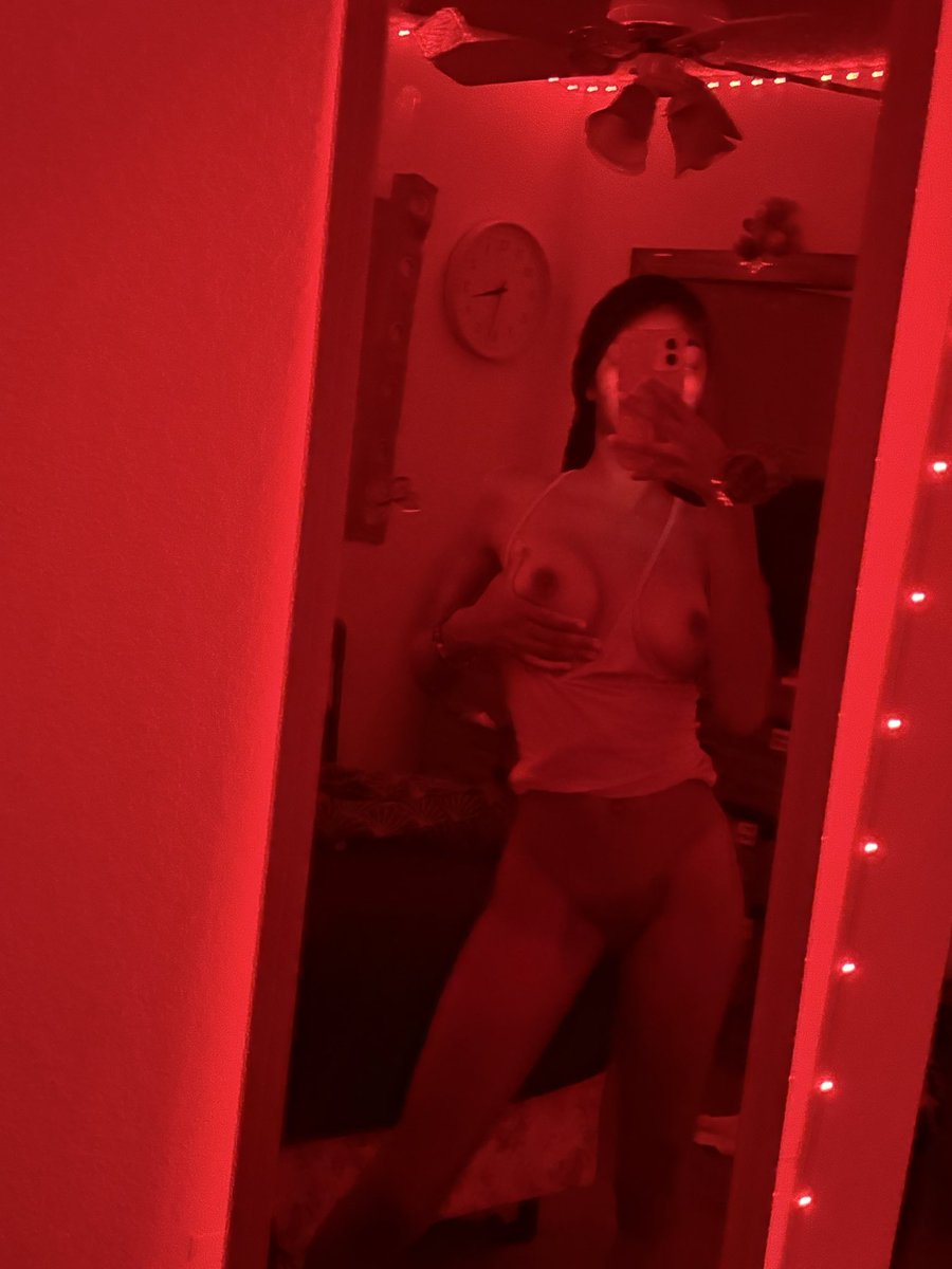 ohthatssiyah's tweet photo. Selling content and doing deals dm me 
#trending #nsfwtwt https://t.co/YiDaKF1upx