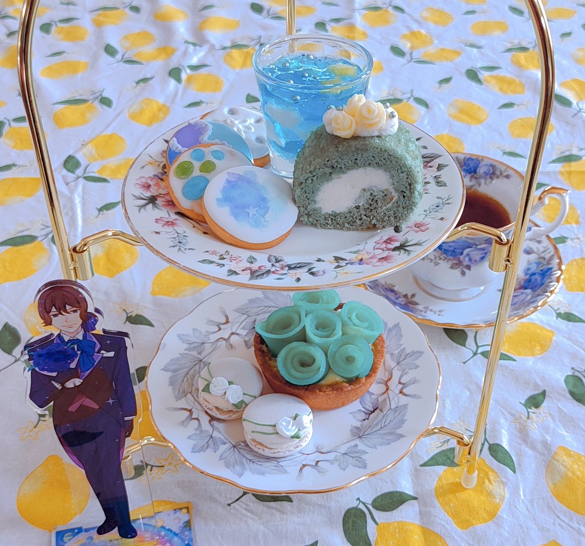 0718psd's tweet photo. 法月仁さん　お誕生日おめでとうございます🥳🎂🎉🎆🌠🌊💙🕺🪩
今年はれーちゃんが作ったヌンちゃでお祝いしたよ〜🪅綺麗で可愛くて美味しくてすごい！
めちゃ格ある素敵なティーカップは、ロイヤルアルバートのムーンライトローズシリーズのカップアンドソーサーだよ〜🌹とーてもカワイイ！ https://t.co/E9VknbPBSU