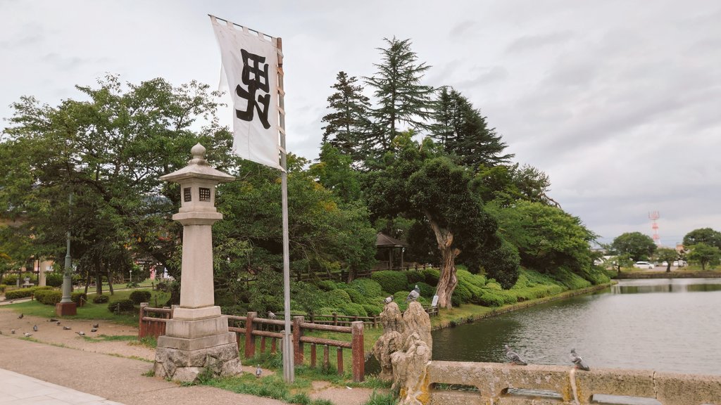 fio_kamo's tweet photo. 米沢にある上杉神社を参拝。
戦国時代の名将上杉謙信公や米沢藩の名君上杉鷹山公が祀られている由緒ある神社で綺麗に整備された境内は素晴らしいの一言。素敵な時間を過ごさせていただきました！ https://t.co/rwjpJ1ntYH