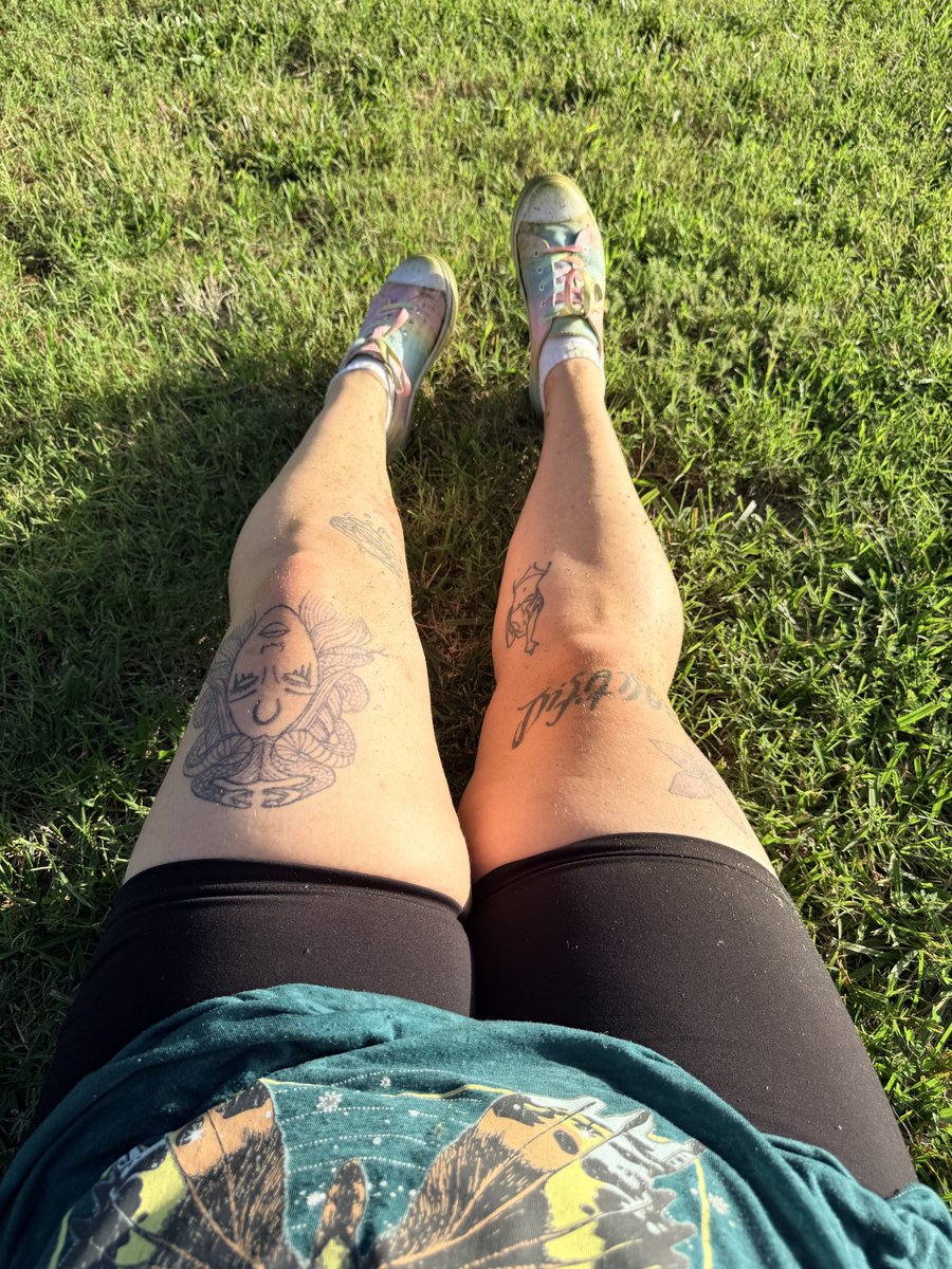 VeletVoodoo's tweet photo. Catching some afternoon rays in the grass ☀️🌱 Just relaxing in my favorite tie-dye kicks. 

DMs are open while I soak up the sun—slide in to talk customs or just say hi! 🤫✨

#altstyle #tattoogirl #summerdays https://t.co/aBwqLHLdWM