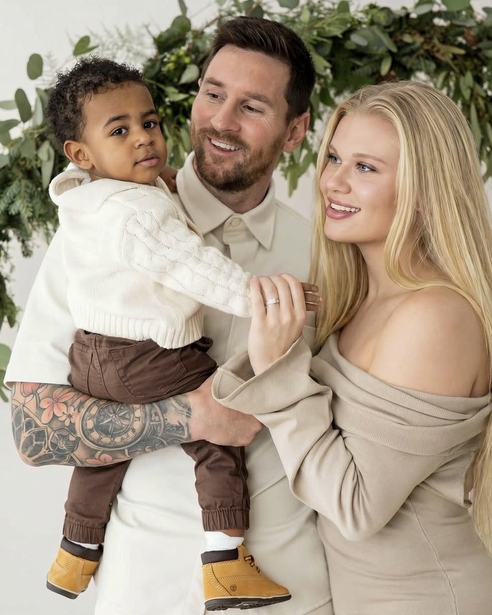 FootbalUpdatE1's tweet photo. Congratulations to Lionel Messi on the birth of his new child ❤️ https://t.co/sNWnMQtTzB