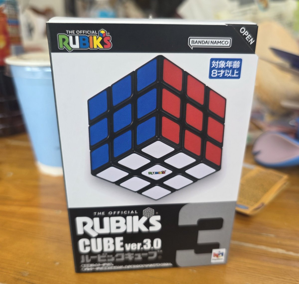 FlyFryFriday's tweet photo. ついに買ったぜルービックキューブ https://t.co/I8U2mEmUG2