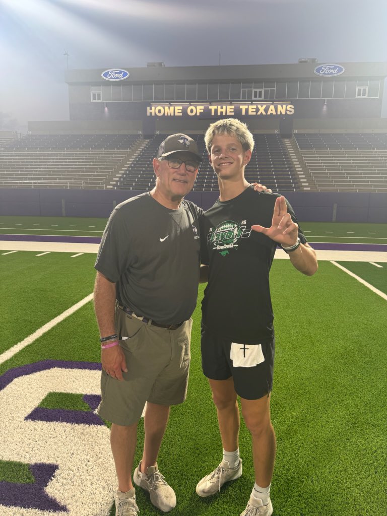 BrooksDavis09's tweet photo. I had another great time today at the @TarletonFB Camp! Huge thanks to @ChrisRossTSU & @CoachHucks for the amazing coaching and conversation. #ETO #Allin
@CoachDJWagner @CoachLaymance @ThatsGrimm @ChrisLangfordTX https://t.co/yOa5kMgk25