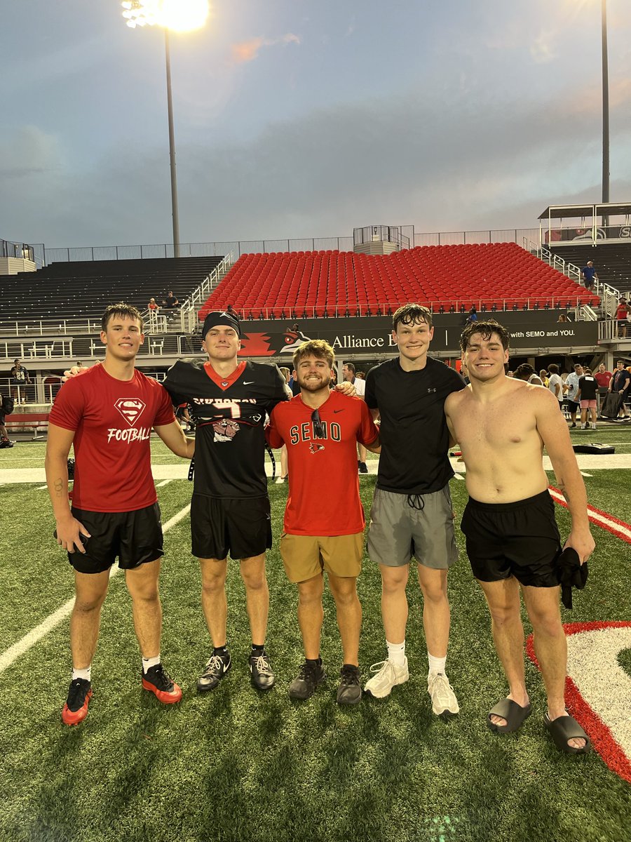 MasonKing135's tweet photo. Great Camp at semo today, thank you coaches for the work! @CoachHeck55 @ColeDobbinsSEMO https://t.co/hbWgfv4l7Z