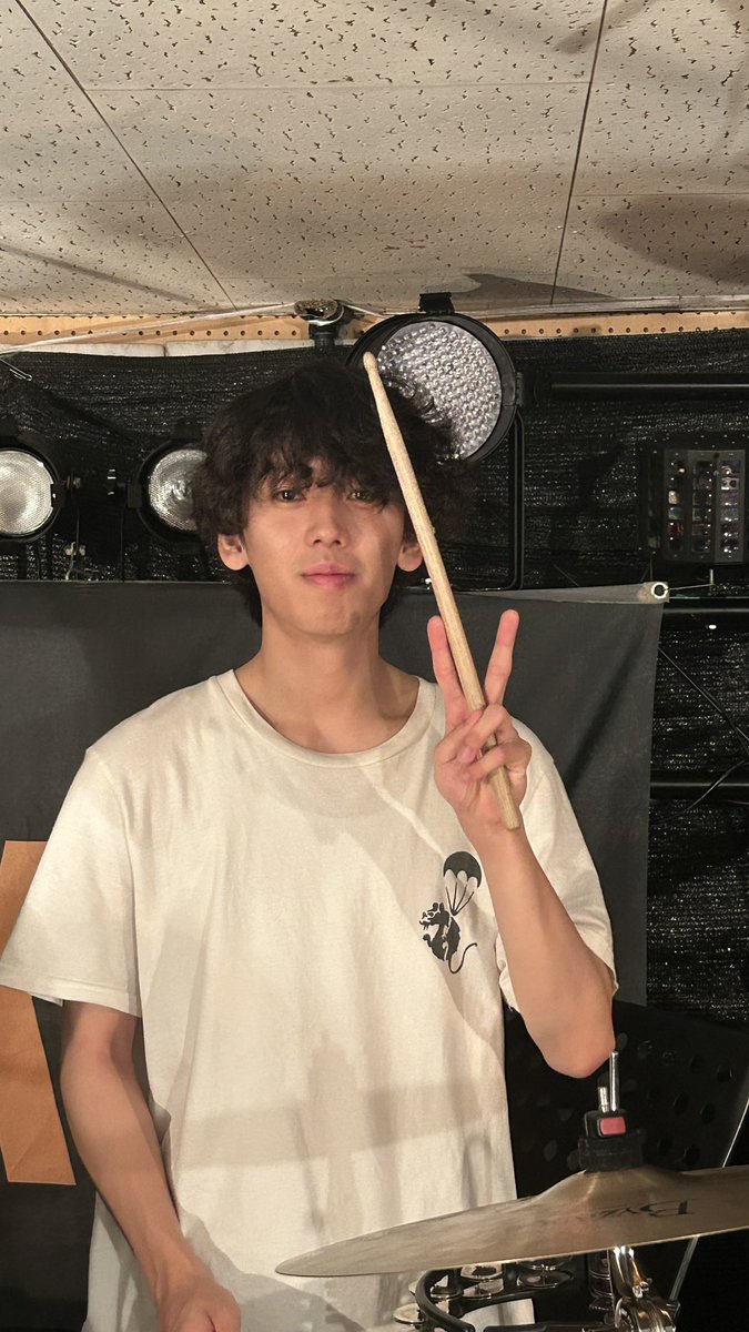 tojokon's tweet photo. 7月ライブ1日目1バンド目はくるりのコピーで｢きゅるり♡｣です！新入生が3人もいるこのバンド！フレッシュなメンバーが先陣を切ります👊 https://t.co/ECv22slplx