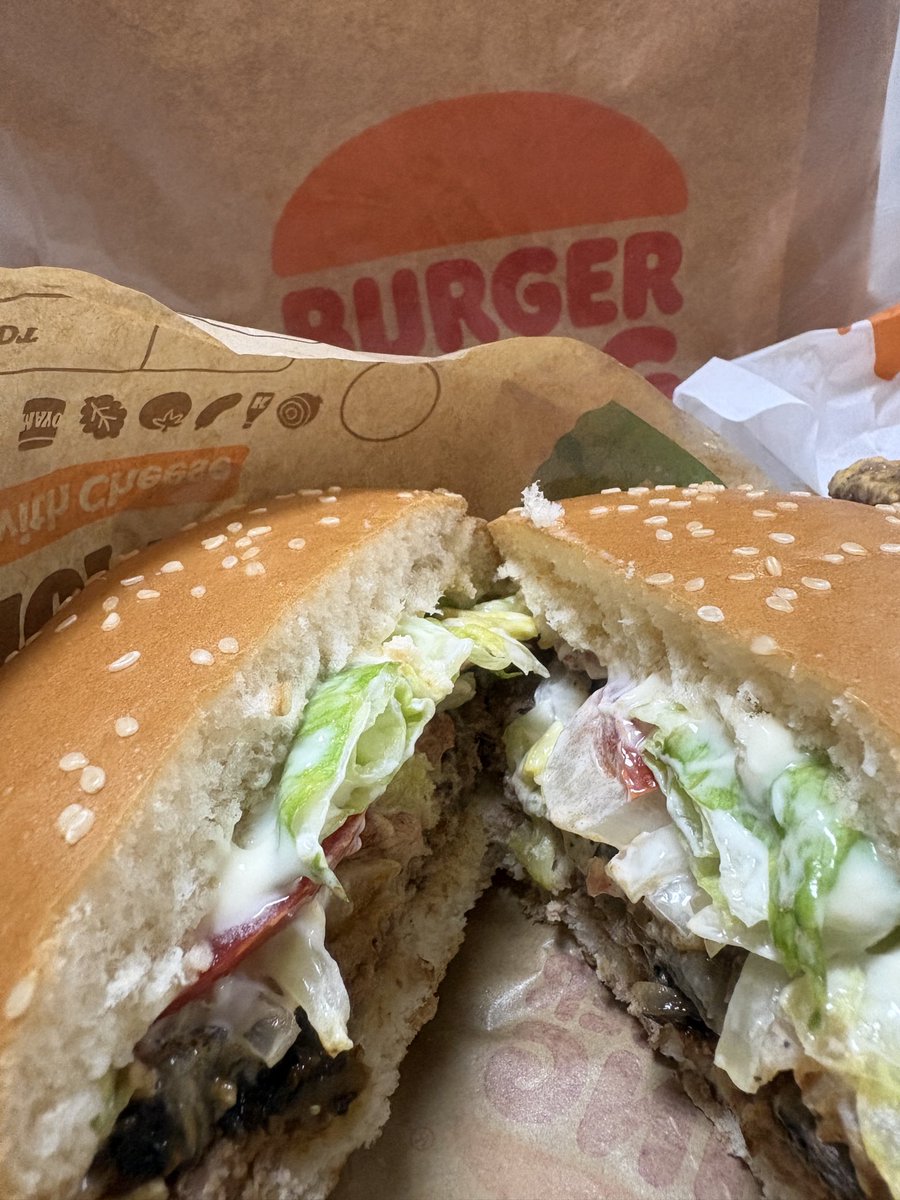 hasiwatari0000's tweet photo. 暑さで気が滅入ってしまってたので、おにく🍔たくさんかってきました💪🍖🥩
うまかっ　です。 https://t.co/0C1sK8UDN2