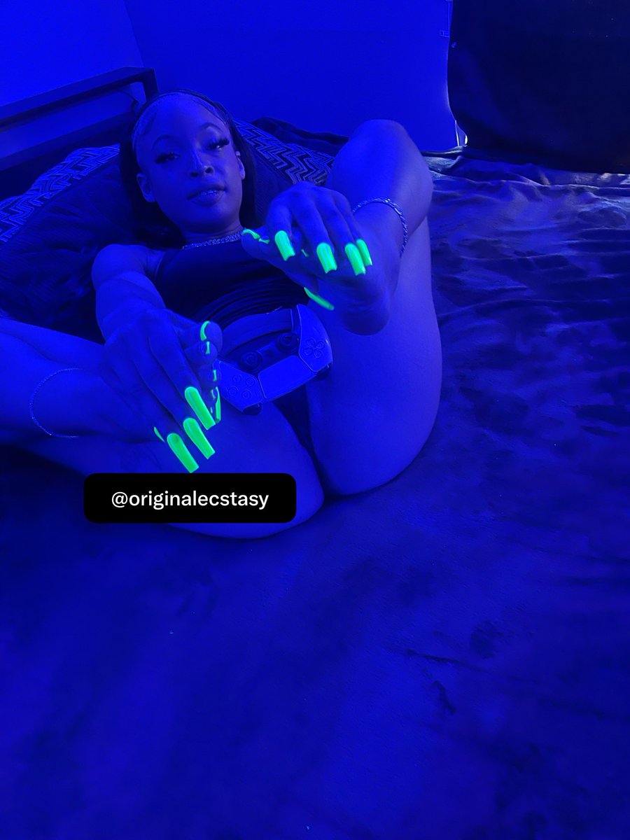 OriginalEcstasy's tweet photo. Which one you playing with👀? 
💚(Heart) Me 
🔂(Share) PS5
💚&amp;🔂 Both https://t.co/WxcpoBDvm7