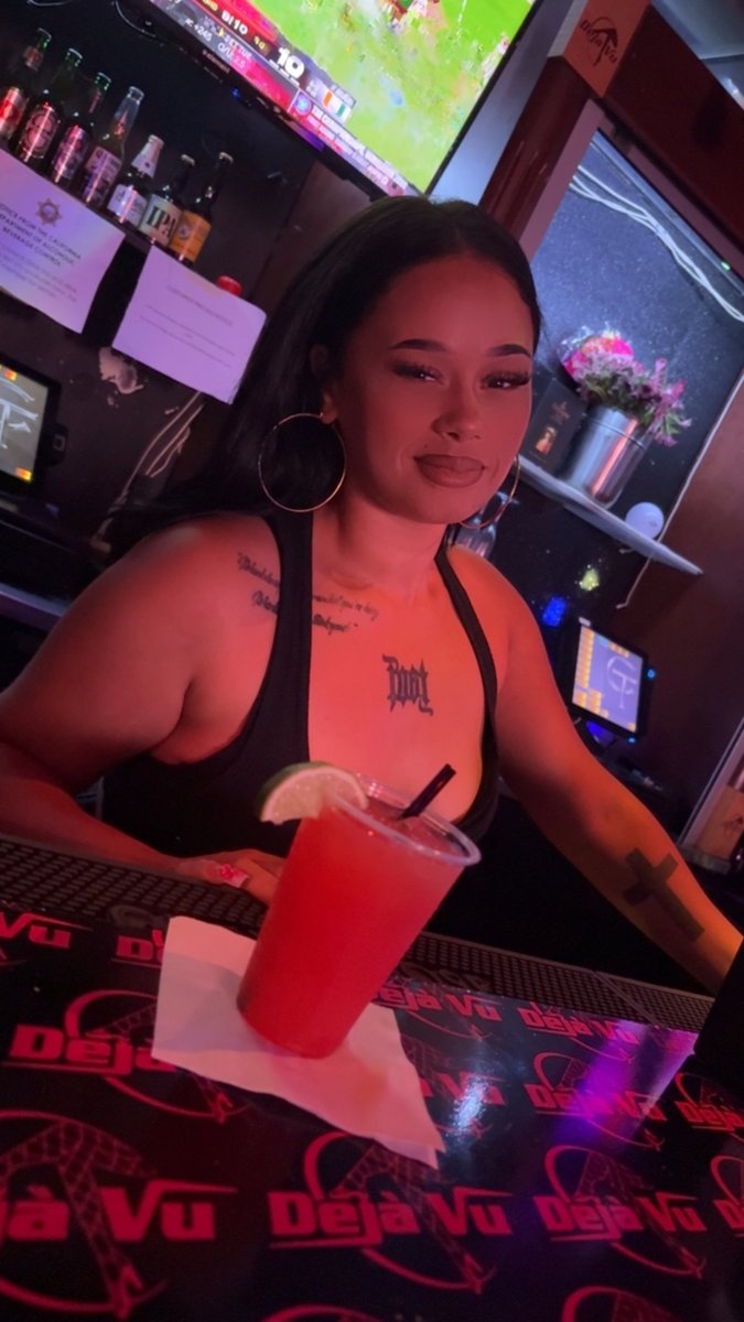 VuStockton's tweet photo. Your Friday night deserves something a little more exciting at Deja Vu Showgirls Stockton! 😏

Book now -> l!nk in bio
.
.
.
#TheFinest #StocktonNightlife #FridayVibes #StocktonAfterDark #VIP https://t.co/L8Zi9LIX1L