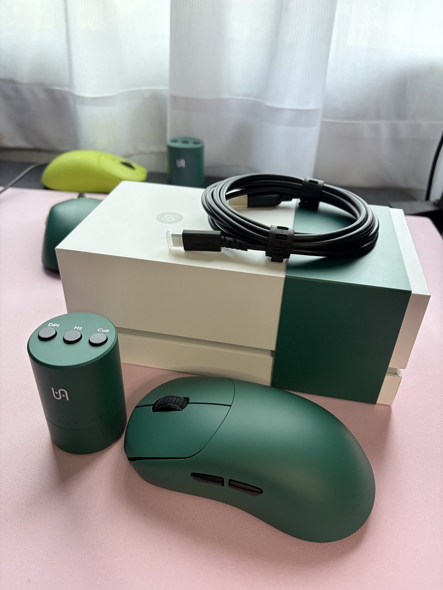 million4771's tweet photo. VAXEE様@vaxee_Japan より
NP-01 Ergo を提供していただきました！
使用するのが楽しみです✨

左右非対称が特徴のマウスです。
マウスの進化は勿論のこと、マウスの箱に今回は注目したいです。
箱がとても頑丈な作りになっていてとても良いなと感じました。プロ選手などは外へ持ち運ぶ際、故障を防ぐため箱に入れて持ち運ぶ人も多いので助かると思います。

気になった方は是非VAXEE公式サイトやXをチェックしてみてください！！