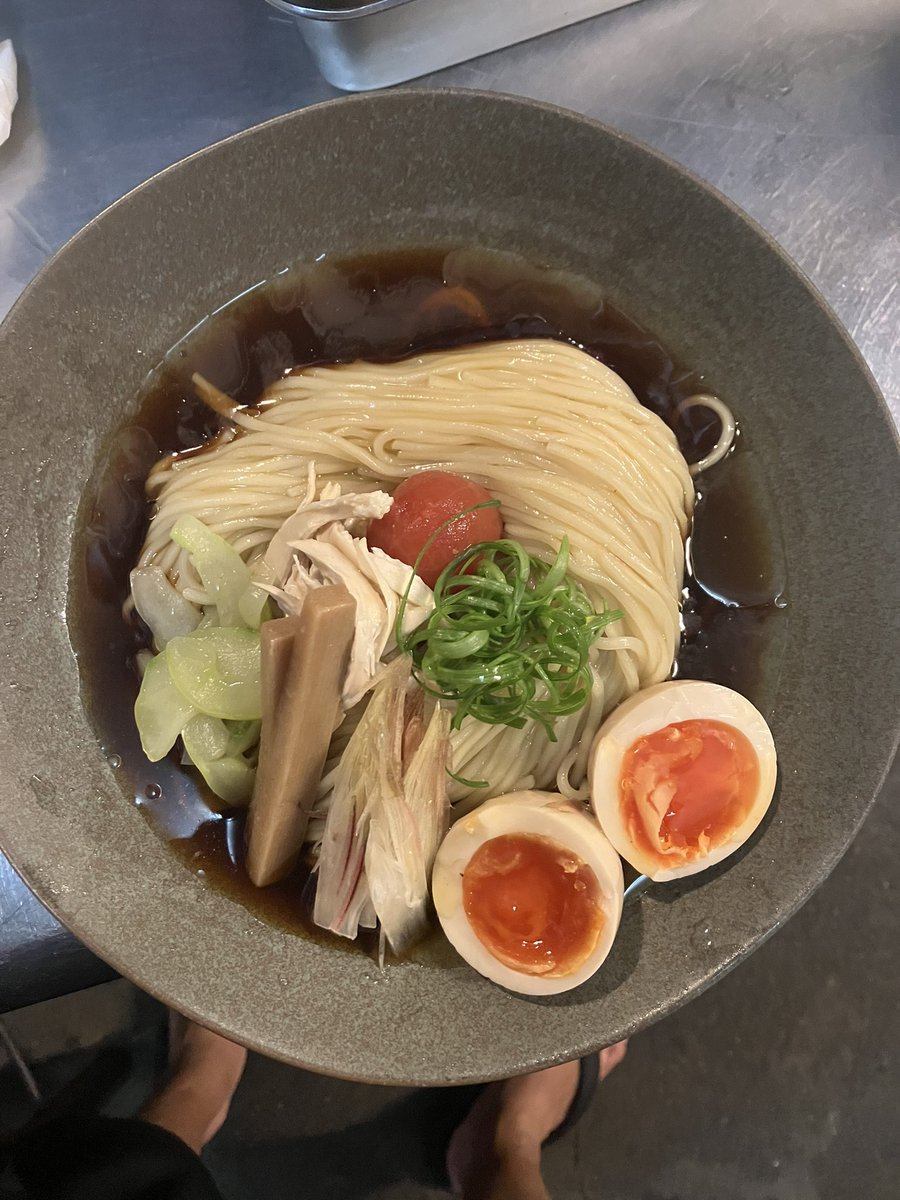 Zaru_Tokyo's tweet photo. 7/18(土)
12時〜
通し or 一回閉めて夜再開
様子見て決めます

🥟東京エックス手挽き肉汁餃子
減ってきました
次回の仕込みは未定です🥟
🍜冷やかけ 好調です🍜 https://t.co/2gGI9r6LyX