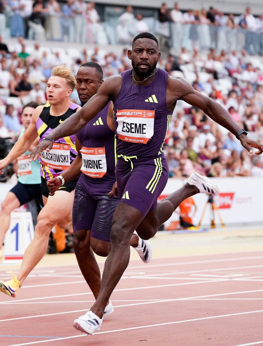 AllezLesLions's tweet photo. Emmanuel Eseme aka l’homme le plus rapide d’Afrique lors du meeting de Budapest. ⚡️🇨🇲

Le sprinteur camerounais a reçu un trophée pour avoir remporté le 100m en 9.99s. 🏆 https://t.co/3eSGmtrpVH