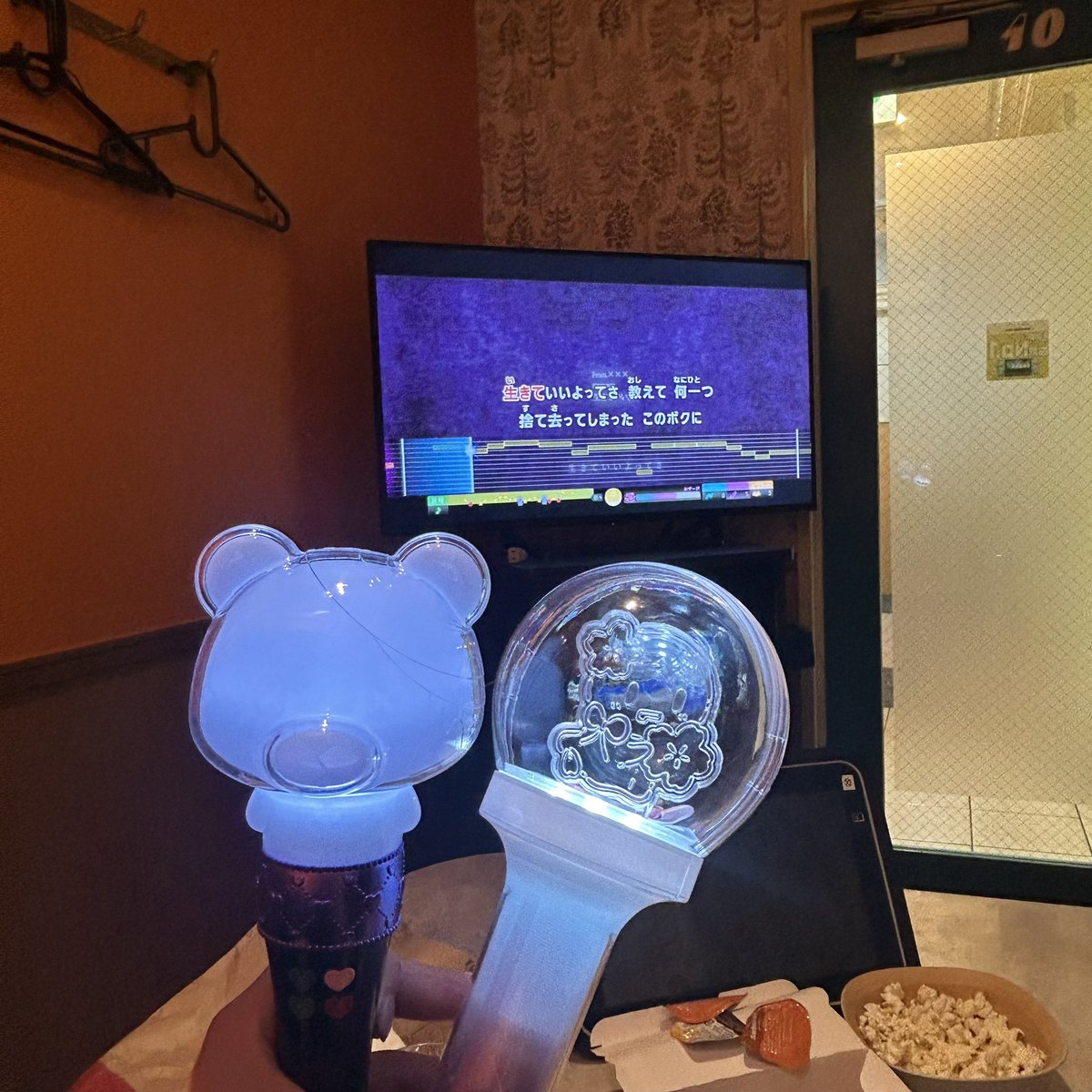 uni_ayapoko's tweet photo. 当選祈願でまふまふカラオケしに来たwithかなちゃん https://t.co/ydneMIcXaY