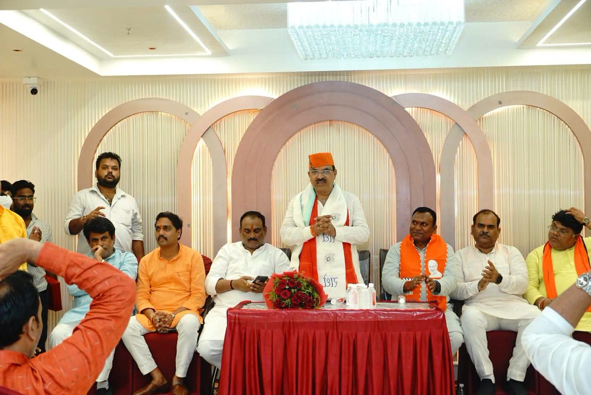 BjpAshwaniPatel's tweet photo. प्रयागराज महानगर: भाजपा पिछड़ा मोर्चा के यशस्वी प्रदेश अध्यक्ष माननीय प्रकाश पाल जी के साथ बैठक में रहना हुआ तथा महानगर के पदाधिकारी द्वारा जोरदार स्वागत किया गया l
#nitinnabin #UttarPradesh #BJP #OBCMorcha #Prakashpal https://t.co/AkkjxrTEv5