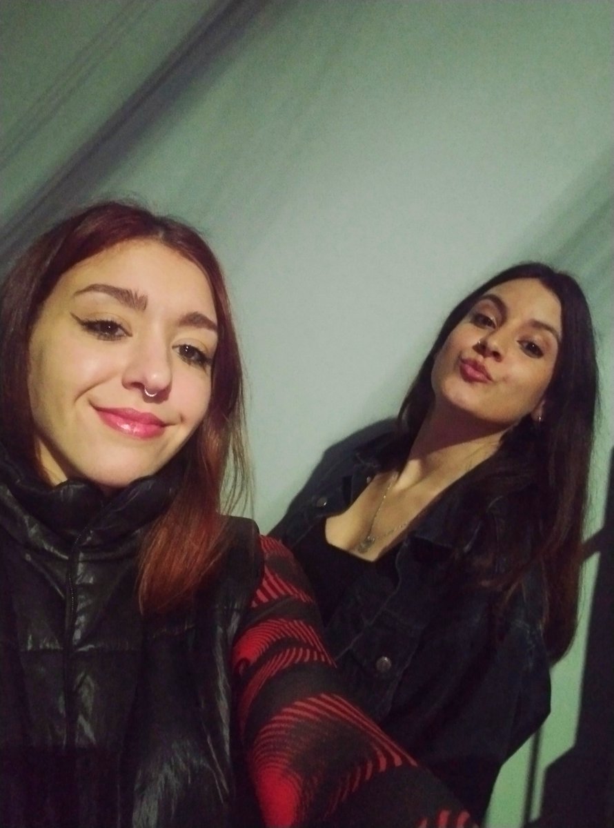 jessischenone's tweet photo. Viernes con amigos 🍻🧡 https://t.co/WMd0wafJI9