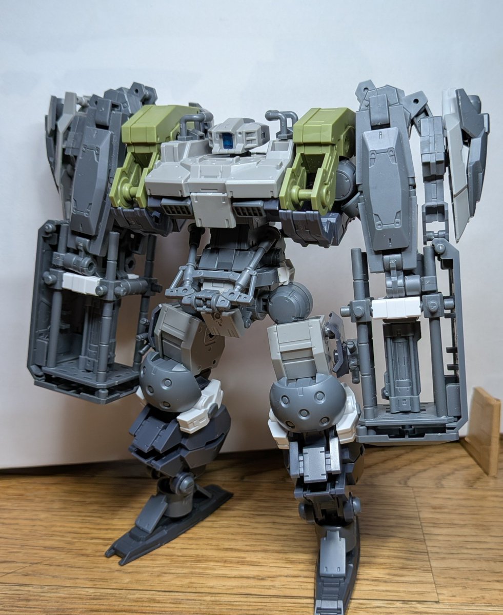 concon9758's tweet photo. 『パンチャー·ロット』
殴り倒すことに特化した機体。
ロボ同士の殴り合いっていいよね〜
#30MMSM2026 https://t.co/P6EK6pT5F8