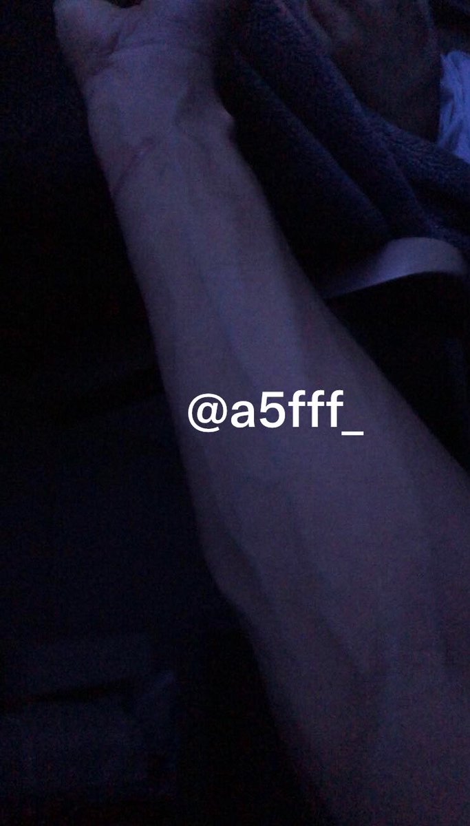 a5fff_'s tweet photo. لا بس يدي شدت https://t.co/EVWMm4klJT