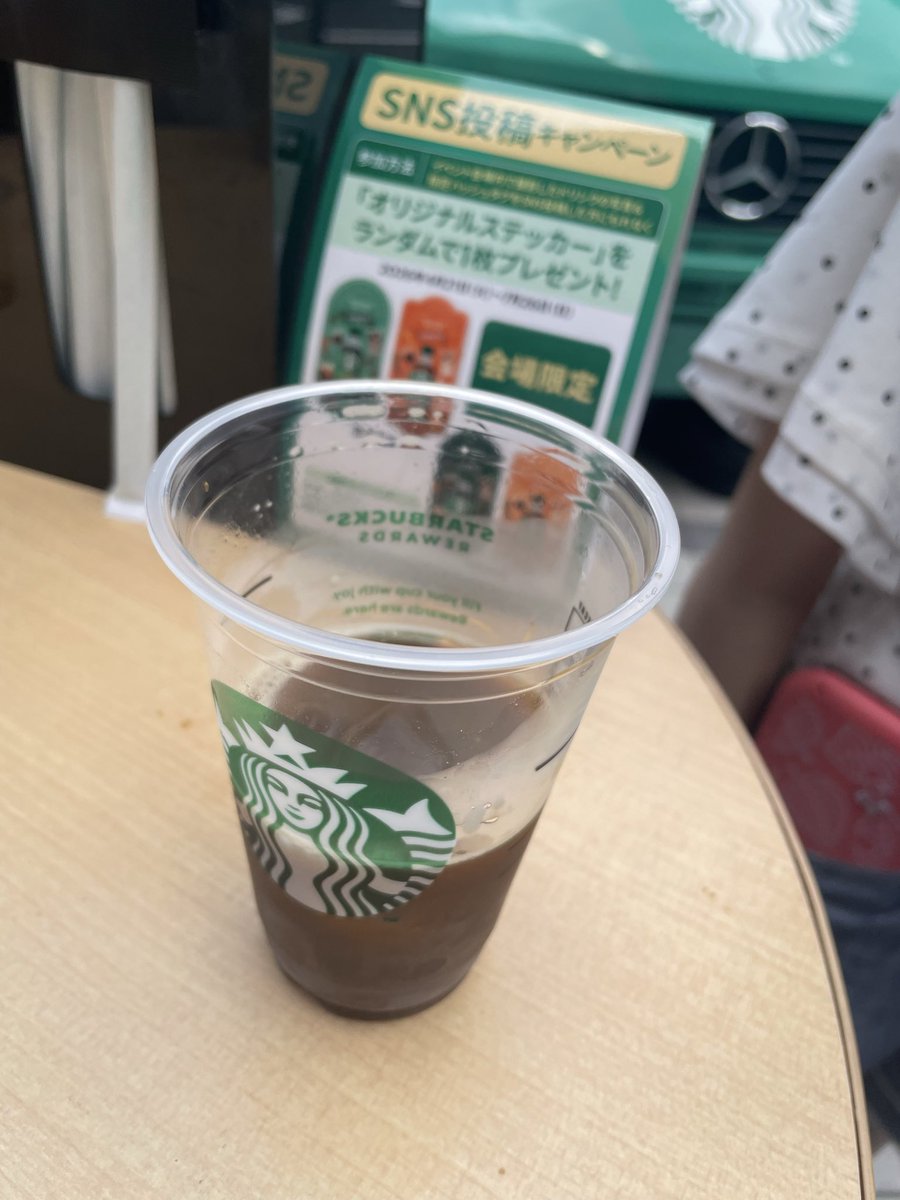 tomo2monchi's tweet photo. 梅田のサン広場にてコーヒー
#スターバックス
#スターバックスコーヒークラフト
#自分割りスターバックス https://t.co/uEE3Vdhcsn