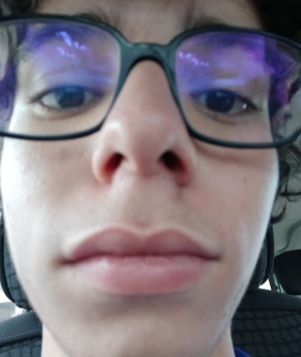 ogmiyazaki's tweet photo. Gente meu tio é motorista de Uber e ontem um passageiro cagou no banco dele e ainda saiu como se nada tivesse acontecido. ele tentou entrar em contato mas só conseguiu a foto de perfil dele :( ajudem pfv 🥺 https://t.co/0wuprWye6T