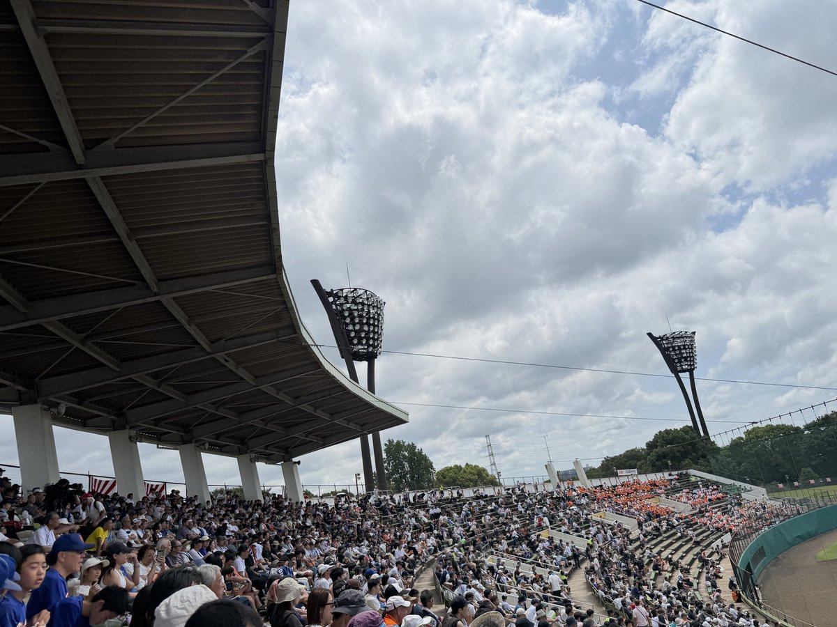 YygeMP9BJE4D4AD's tweet photo. 朝からほぼ満員
横浜高校の影響かと思ったが
それだけじゃないね

市ケ尾vs川和
5回戦での公立対決
公立と言っても並の公立じゃない両校
楽しみにしてる人は多い

始まりました https://t.co/mjfEFs6sH7