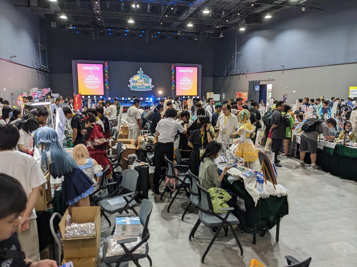lxhbs's tweet photo. そろそろ入場が始まります。今回、少なくとも800人くらいだって。きっとすごい混雑するだろうね https://t.co/UIlicDVqFd