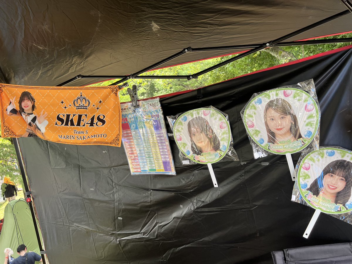 sakida__'s tweet photo. 徳川ステージ正面
ピンクドルチェのタオルが目印
松本御大、若頭赤堀、岐阜の倉本のうちわが
じゅーしーすぷらっしゅだぜしてます！
関ケ原最高！！ https://t.co/kC1Jhy01QC