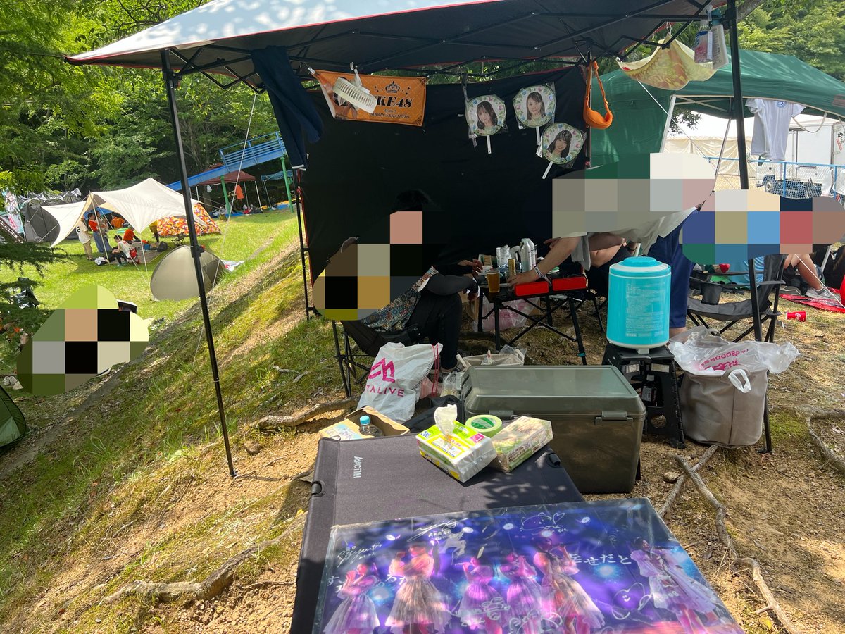 sakida__'s tweet photo. 徳川ステージ正面
ピンクドルチェのタオルが目印
松本御大、若頭赤堀、岐阜の倉本のうちわが
じゅーしーすぷらっしゅだぜしてます！
関ケ原最高！！ https://t.co/kC1Jhy01QC