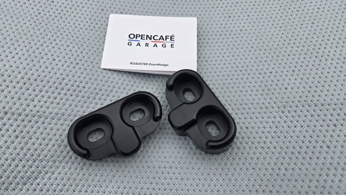 Komaganen's tweet photo. うちのMSpRに
#OPENCAFEGARAGE さん
のドアウェッジを取り付けてみた。
聞いてたとおり、助手席側は半ドアがでますね。
運転して性能チェックしようと思ったら、突然の豪雨でアウチ(>_<)
また、確認に行こっと。 https://t.co/uqaQ5yR6YJ