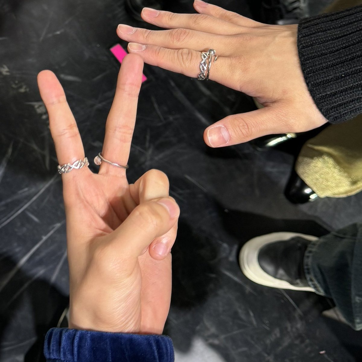 kuemahae's tweet photo. 🐻✌🏻   🐯🫳🏻 https://t.co/rF5bgs1wad