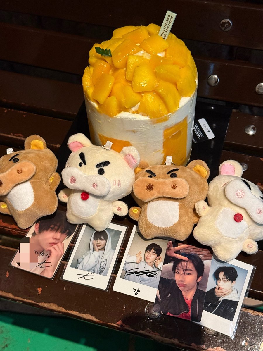 thevurix2's tweet photo. .          zᶻ
૮˶- ﻌ -˶ა⌒)ᦱ 여름을 나는 가장 완벽한 방법!! https://t.co/0QAdOSwbKu