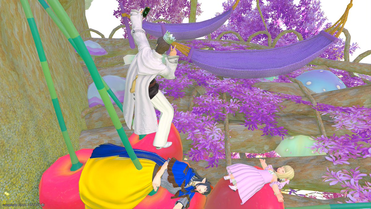 51244goldtree's tweet photo. @RolaFF14 オマケw
王妃と王女を毒殺してそれを写真におさめたりそれをバックに自撮りする狂気の王子様w https://t.co/hOd2Z4wK8s