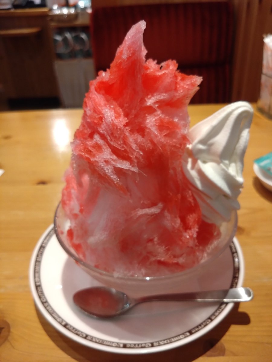 Chatoyantmm's tweet photo. コメダのかき氷はミニでもでかいwww https://t.co/aKc1chz6a1
