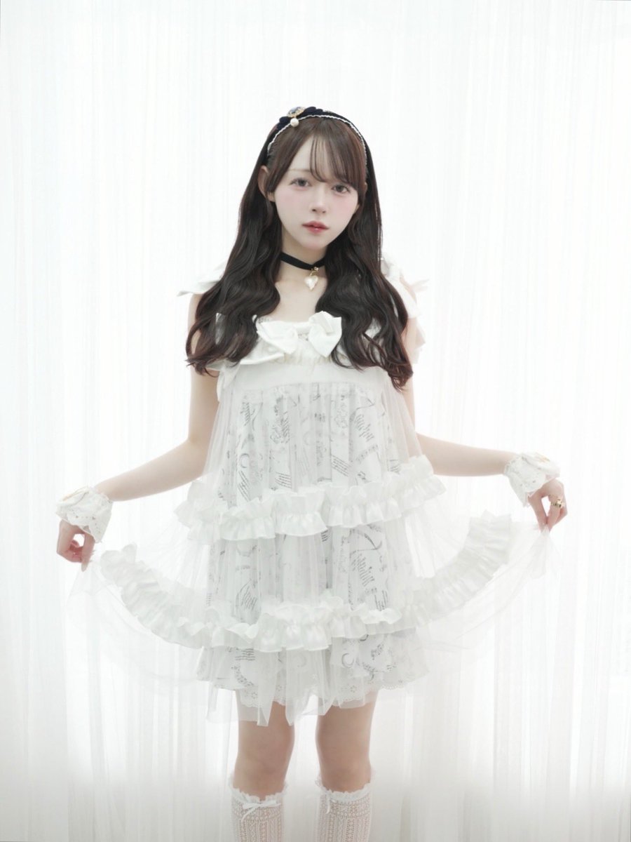 syrup_tokyo's tweet photo. ribbon tule one-piece🎀

胸元にたくさんのリボンが施されたRMらしいデザインのワンピース。
透け感のあるチュールのワンピースは重ね着を楽しめる万能アイテムです！
中に着ているのはアイマスクキャミソールです♪
https://t.co/dRUUgTnzKI https://t.co/VCPMGZr1uA