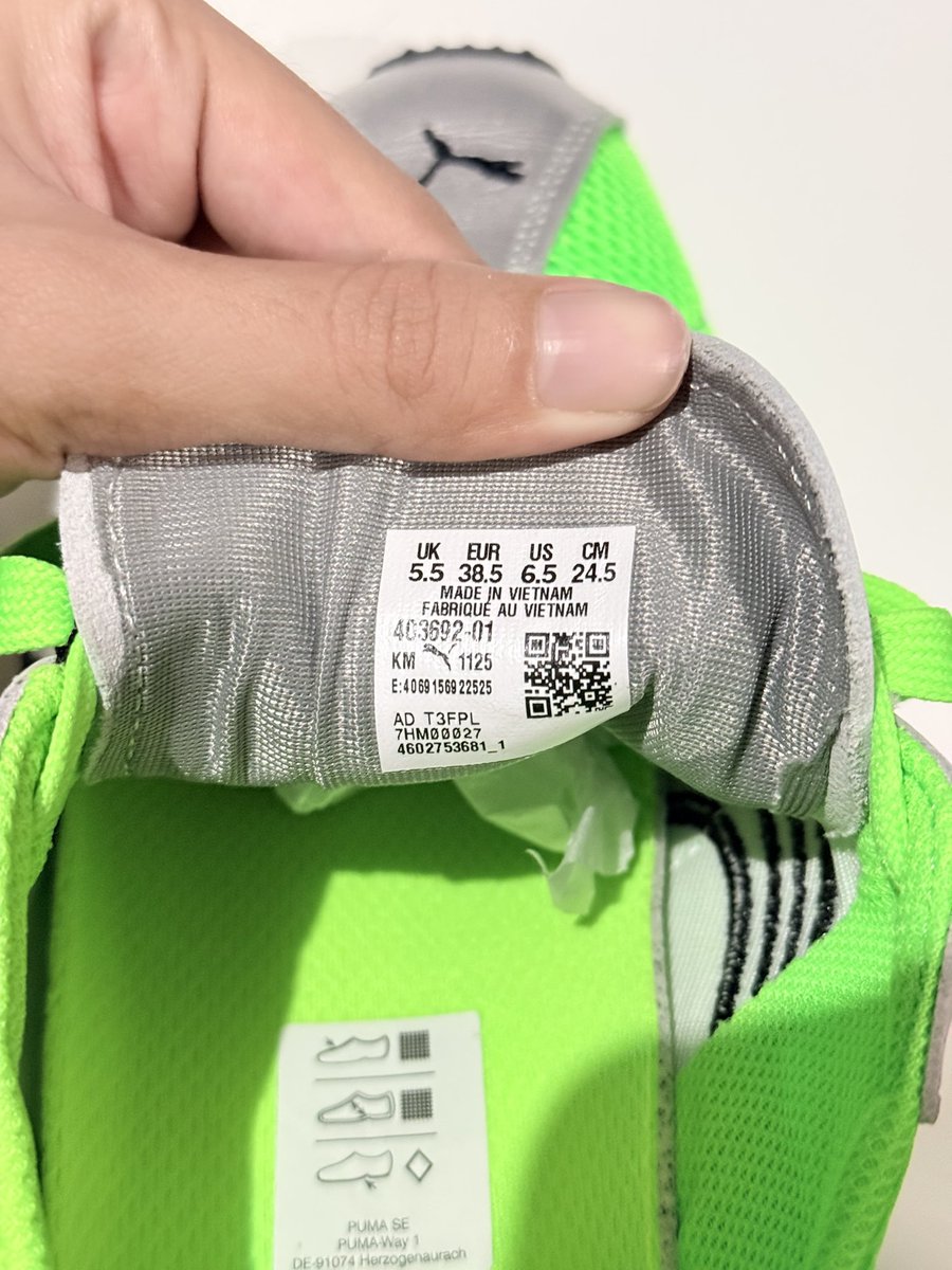 ciaaa271192's tweet photo. Siapa suka koleksi sepatu?
Puma H Street yang dipakai Rose BLACKPINK, aku jual dibawah 1 juta masih baru belum pernah dipakai

Kalo minat dm aja ya

#wts #puma https://t.co/pyvu0ot2M7