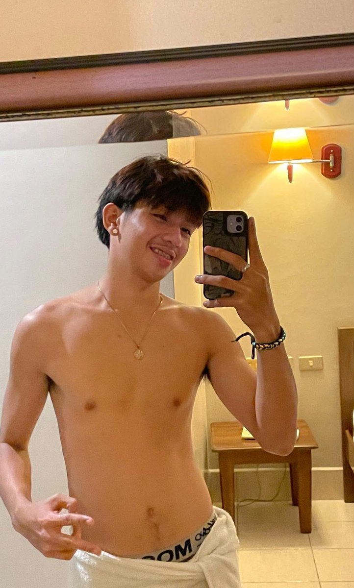 cyannideqq's tweet photo. ano x nito? may atraso to sa’kin https://t.co/tfu038JQiW