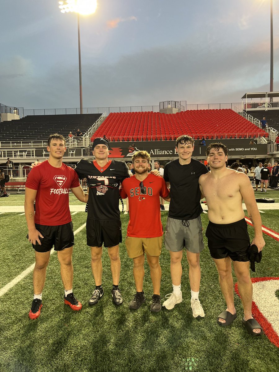 kho1cc's tweet photo. Had a great day competing at SEMO! @Coach_Fuhrman @BristerCade https://t.co/F2L2eLHAsF