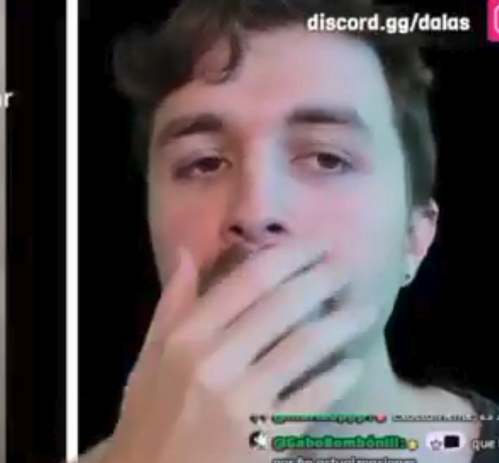 JesusMatthei's tweet photo. @Javielcanino Ese intento de impostura emocional es digna de estudio, no por lo chalado que está el tipo, sino que por lo poco que le importa llevar el acting a un nivel que sea mínimamente creíble. Es notable como se lleva la mano a un rostro totalmente inexpresivo. https://t.co/g4m0SnyOWk