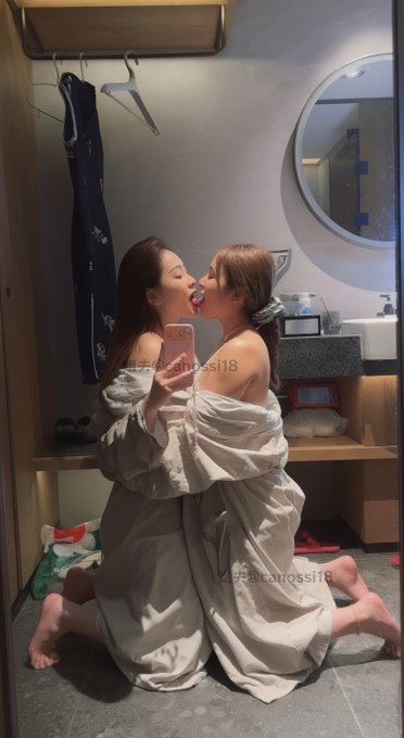 Conncsxhite's tweet photo. 不想约炮只想被舔逼😋 https://t.co/2tR5LYQogw