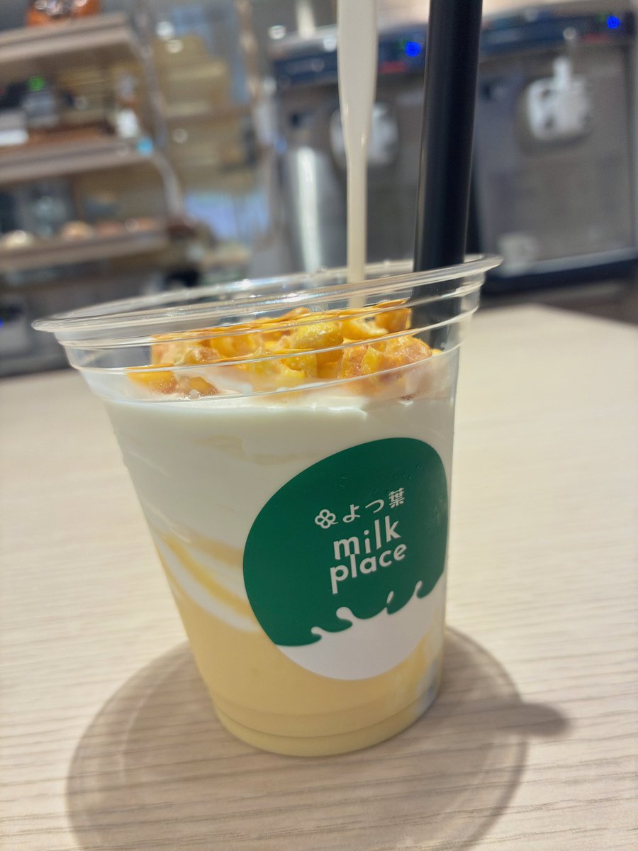 tk_ms3's tweet photo. とうきびシェイクが美味しさが閾値超えてきた https://t.co/pL57xVMwP1