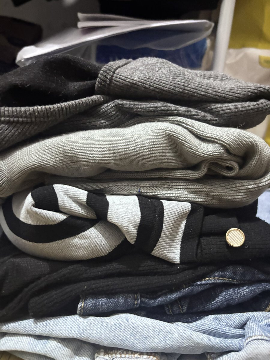 levigfs's tweet photo. haloo temen” aku mau preloved baju, celana, skincare pemakaian pribadi🥨☝🏻selalu update kalo adaa barang yang ga kepakee, bisa joinn ke wawa ini yaaa🦅💗 pengiriman lewat oyenn🍑harganya start 10-50k 😍😍

Follow the preloved by eyi🐇🪽https://t.co/scUemEXQ9t https://t.co/KV1AHJPfdq
