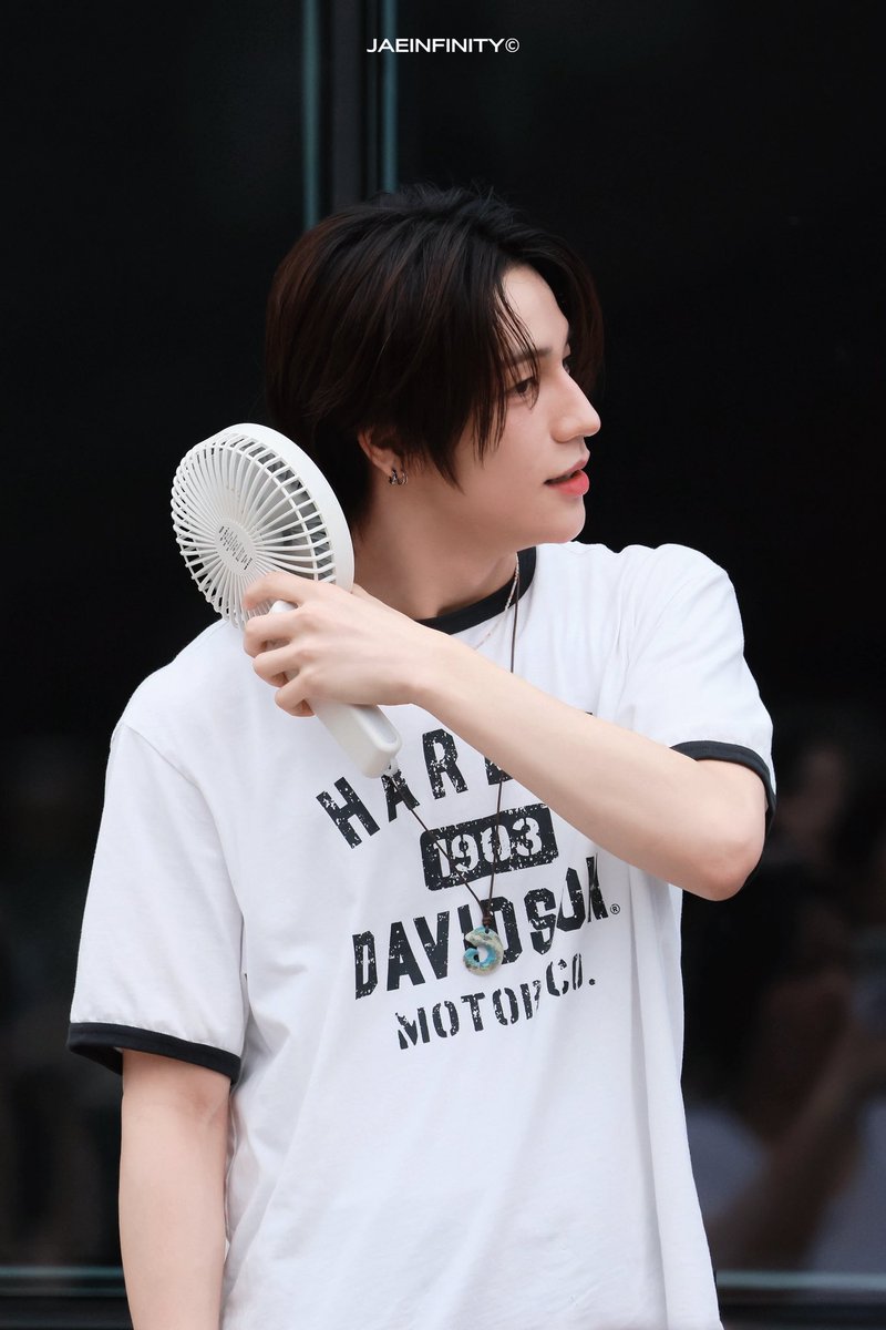 JAEINFINITY1020's tweet photo. 260717 키빗업 데뷔 100일 팬미팅

😎

#키빗업 #KEYVITUP 
#재인 #JAEIN https://t.co/n5fSEeefp1