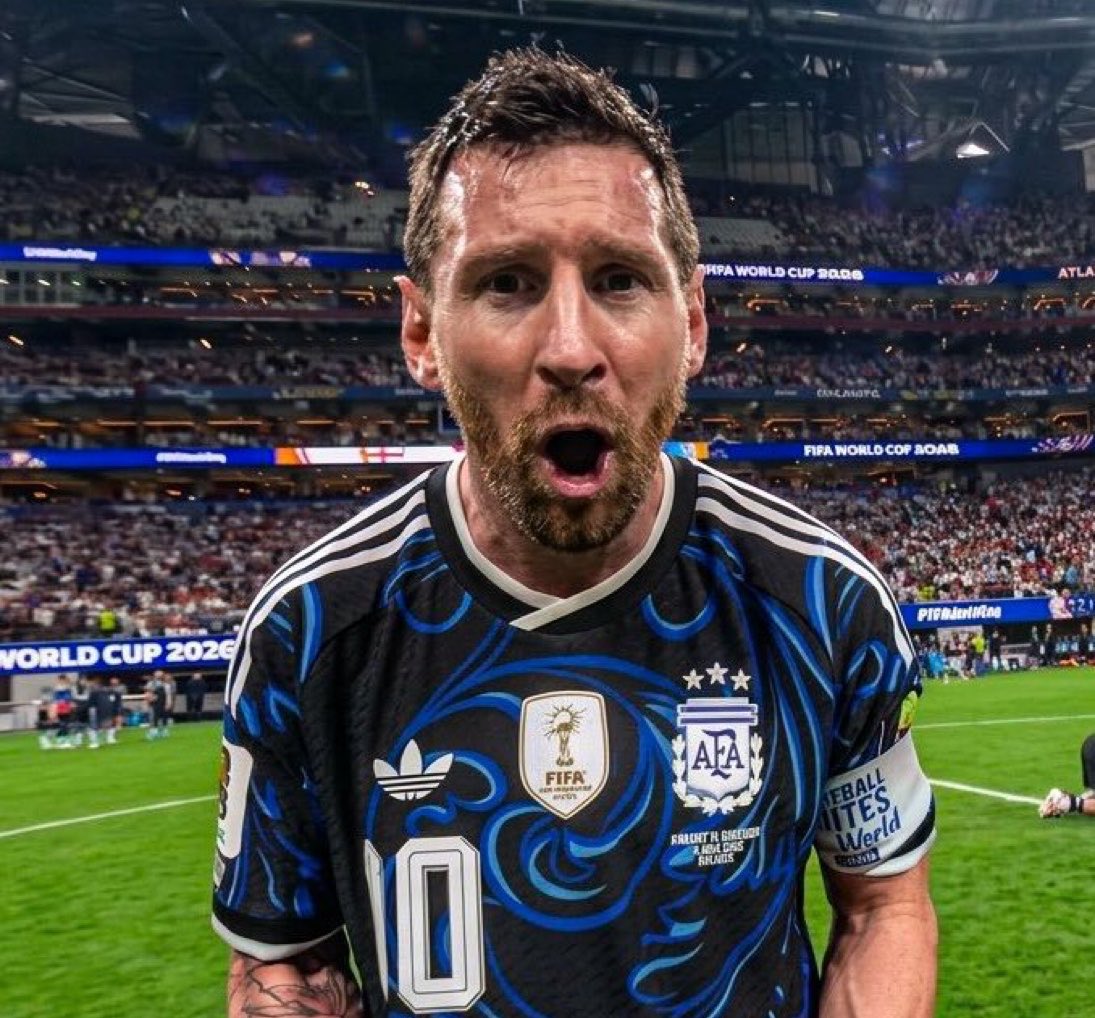 futtmais's tweet photo. Repórter: "Sua trajetória parece um videogame, desbloqueando nível após nível até chegar à final. Você se sente assim?"

🎙️ Messi: "Sim, mas eu já zerei o jogo na última Copa do Mundo."

Repórter: "Ah, então o jogo acabou para você?"

🎙️ Messi: "Sim, já acabou." https://t.co/HUnvpY4oWH