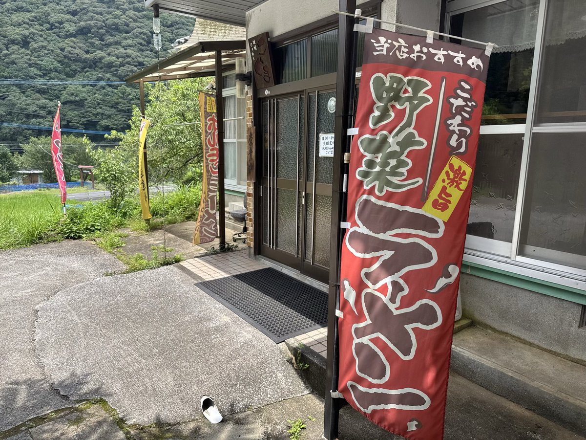 fk7_100's tweet photo. ナニコレ珍百景に出たからか
開店から車がいっぱい！
県外ナンバーが多数🚙
メディアの力は凄い
#札幌らぁめんめんこぐま
#こぐま https://t.co/NQ73gLFWvE