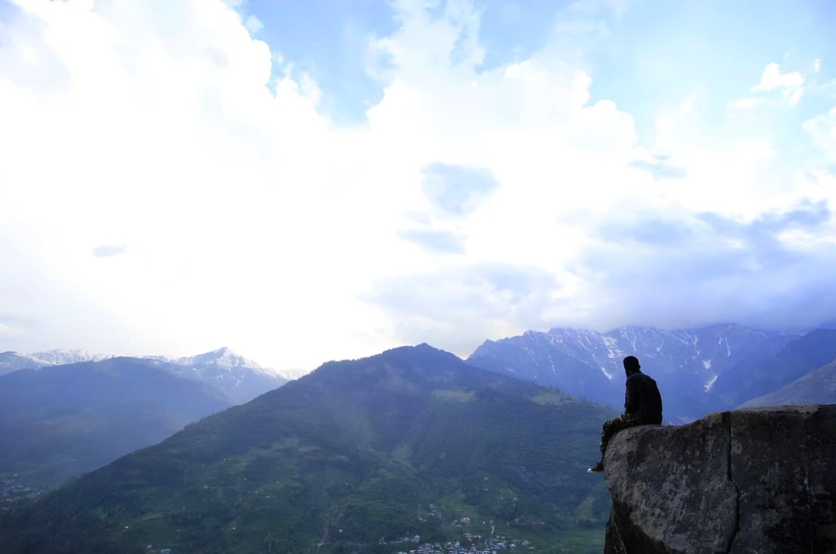 nomadic_hippiee's tweet photo. Watching the movie "Wild" has persuaded me to go out,travel &amp; hike all over again. It made me remember the days when I hiked Himalayas &amp; lived in the deep peacefulness of those mountains. There was no WiFi, just pure, natural quiet. I wish I could experience that again #memories https://t.co/xeQfDkPMOu
