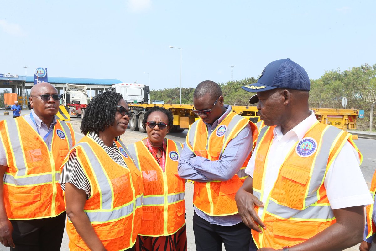 Kenya_Ports's tweet photo. The Port of Mombasa is  accelerating infrastructure expansion programme aimed at positioning its strength as a leading maritime gateway in the region as cargo volumes continue to grow and place increasing demands on its facilities.

To underscore the importance of the ongoing investments, today the Kenya Ports Authority Board members , accompanied by senior management,  inspected key Port infrastructure development projects at the port  to assess progress. 

Among the projects inspected was the newly installed Smart Gate System, a technology-driven solution designed to automate cargo and vehicle access through the port. 

During the tour the  Board members received updates on the status of  the ongoing construction  of Berth 19B. The   project upon completion is expected to increase vessel-handling capacity, accommodate larger ships and shorten vessel waiting times, boosting the port's ability to handle rising cargo volumes.
The Board  visit focused on strategic projects that are expected to transform cargo handling operations, ease traffic flow, and enhance the port's competitiveness in the increasingly competitive global shipping industry.
Additionally , the  KPA leadership reaffirmed its commitment to ensuring all strategic projects deliver value, enhance service delivery and position the Port of Mombasa to meet the evolving needs of the global shipping industry.
The  visit aligns with the Authority’s business objective pursuing a long-term strategy focused on modernising port infrastructure, improving operational efficiency and building a resilient logistics hub capable of supporting regional and international trade.
