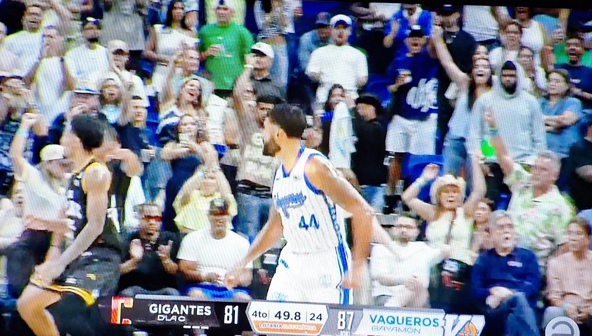 manuelernestopr's tweet photo. #VaquerosAhi Los Vaqueros de Bayamón derrotan 90 por 81 a los Gigantes de Carolina en el rancho vaquero y pasan a la final de conferencia. #SoyVaquero #CrudoYSinEditar https://t.co/zH5IdWkR5w