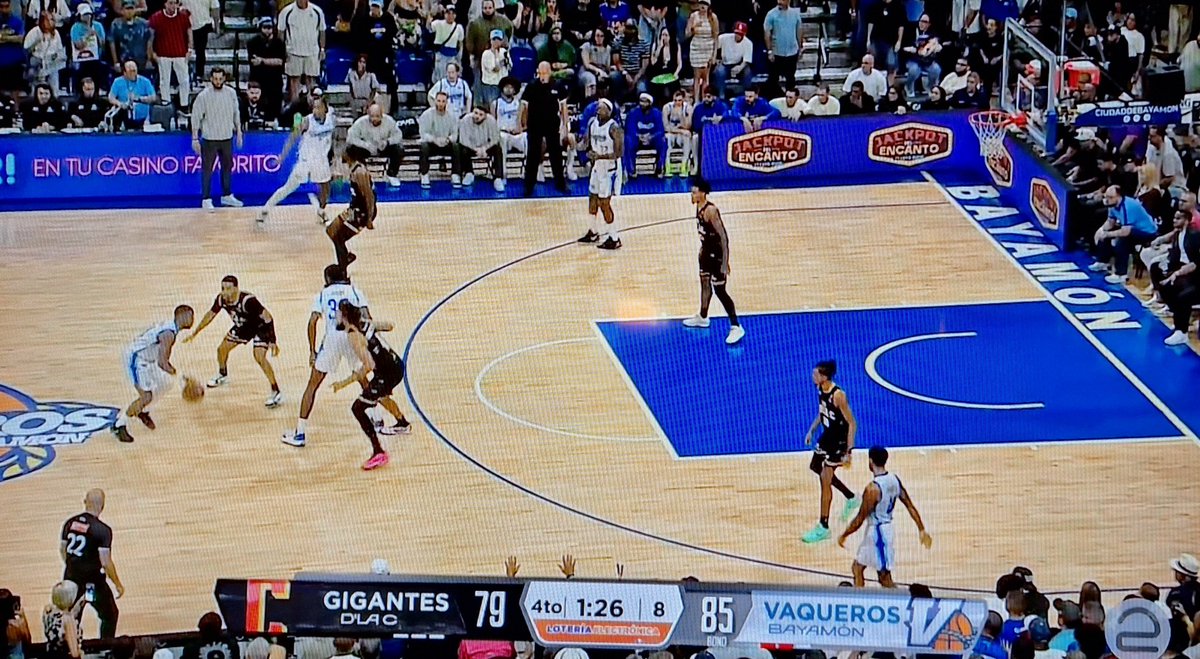 manuelernestopr's tweet photo. #VaquerosAhi Los Vaqueros de Bayamón derrotan 90 por 81 a los Gigantes de Carolina en el rancho vaquero y pasan a la final de conferencia. #SoyVaquero #CrudoYSinEditar https://t.co/zH5IdWkR5w