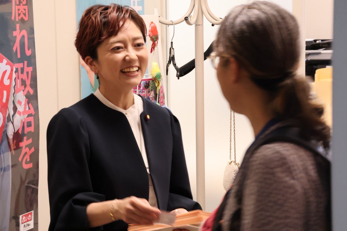 fumiyo_fukuoka's tweet photo. 国会傍聴が出来る事を知らない主権者が大勢いらっしゃいます。しかも、国会傍聴は現職の紹介がなければならない規則がある事を、私自身国会の中に入って初めて知りました。

本会議場の傍聴のみ、一般傍聴券が直前に配られます。しかし衆議院と参議院ではその配られる枚数が大きく違う、謎運営です。

奥田ふみよは、自分が所属している参議院予算委員会、参議院憲法審査会、参議院環境委員会の傍聴案内をしています。傍聴後は、そのまま「みんなの議員会館」奥田事務所に移動して、傍聴アフタートーク集会もやっています。

国会の中に、生身の主権者がいなさ過ぎることは、民主主義政治、立憲主義国家として、私は常に大きな違和感を感じています。

政治はみんなのものだよ❗️
だって政治は暮らしだから❗️

主権者の皆さん、ドンドン国会の中に入って来てください！！

国会イチ！主権者を当たり前に国会の中へご案内している参議院議員、奥田ふみよをどうぞご活用ください。

あなたの目と耳で生身の国会議員たちをしっかり見張りに来てください！！

https://t.co/d80F7p8B2E

#戦争は国会から始まる
#傍聴席を主権者たちで埋め尽くせ 
#奥田ふみよ