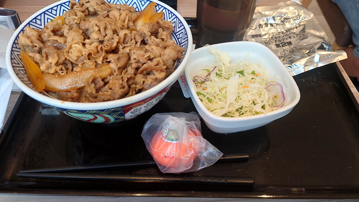 kabochan_game's tweet photo. ドラクエコラボのために朝から吉野家(▼ｗ▼)
店に着いたら妹夫婦とまさかの遭遇…
考えてることは同じだなwww
おいらがゲットしたのはどんぶりキングだったホ〜♪ #レッツデブ https://t.co/BYlHLCoXMG